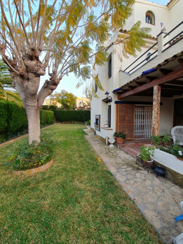 A large semidetached house with a garden in the centre of Benidorm
