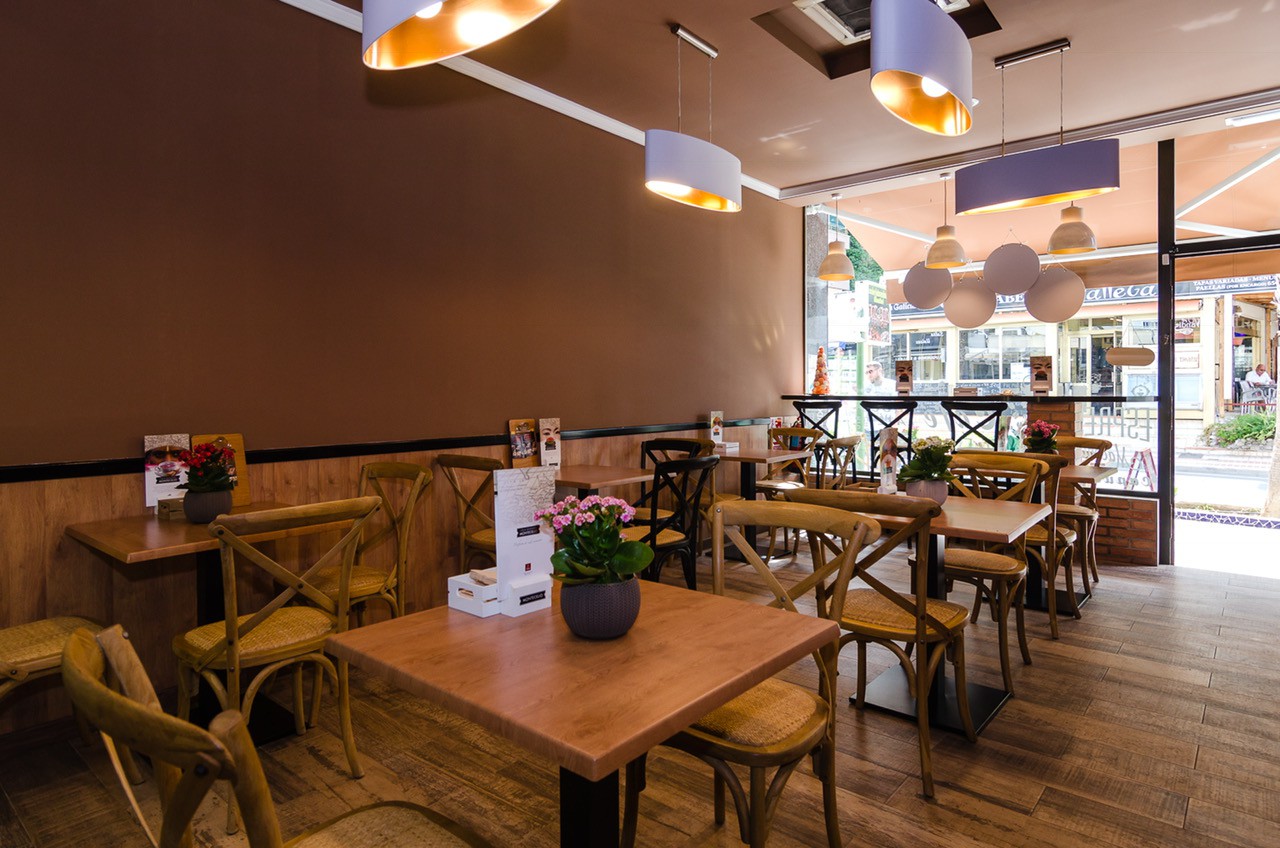 Cafetería en la bahía de Finestraat en Benidorm tripinvest.es