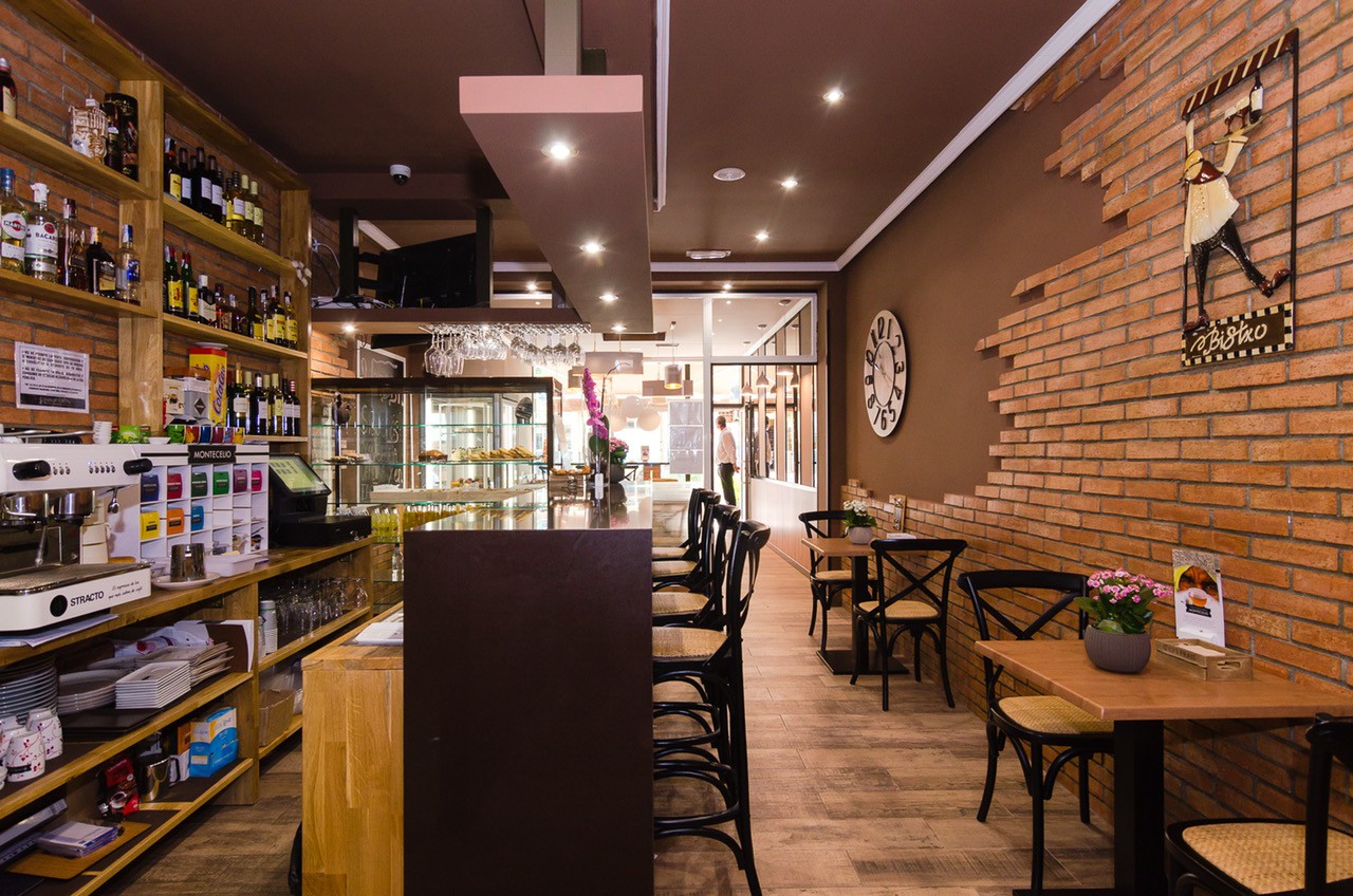 Cafetería en la bahía de Finestraat en Benidorm tripinvest.es