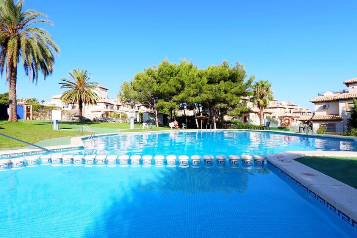 Estupendo piso a 300 m de los campos de golf - tripinvest.es